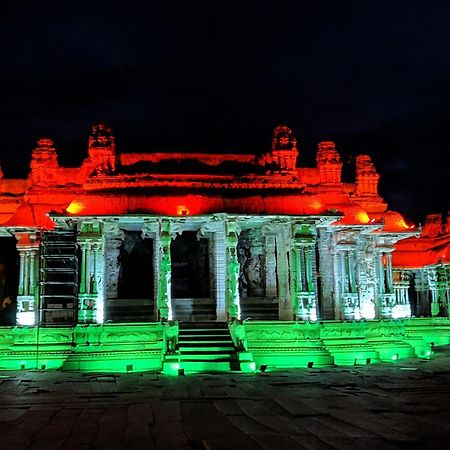 Hotel Varsha Hampi Buitenkant foto