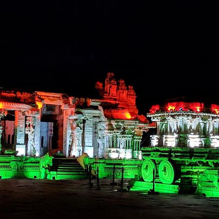 Hotel Varsha Hampi Buitenkant foto