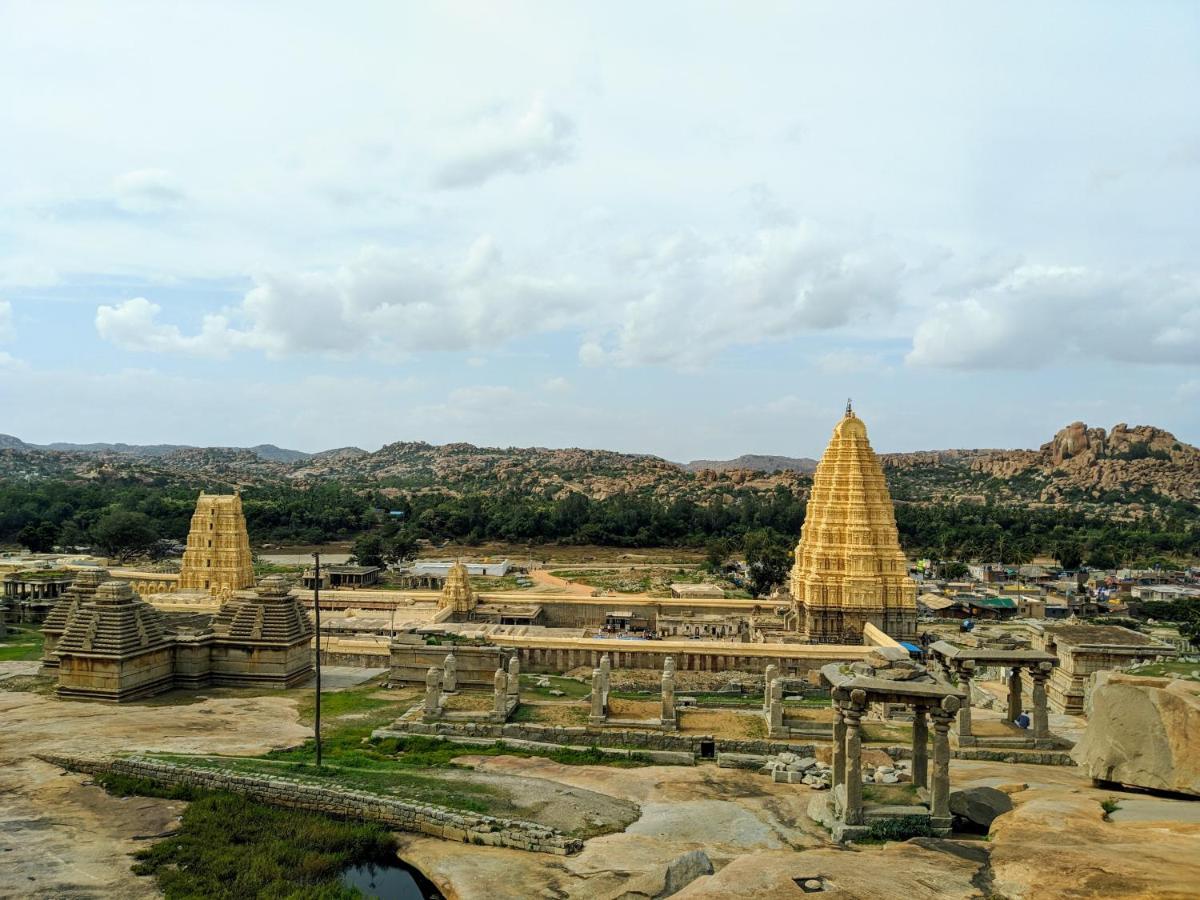 Hotel Varsha Hampi Buitenkant foto