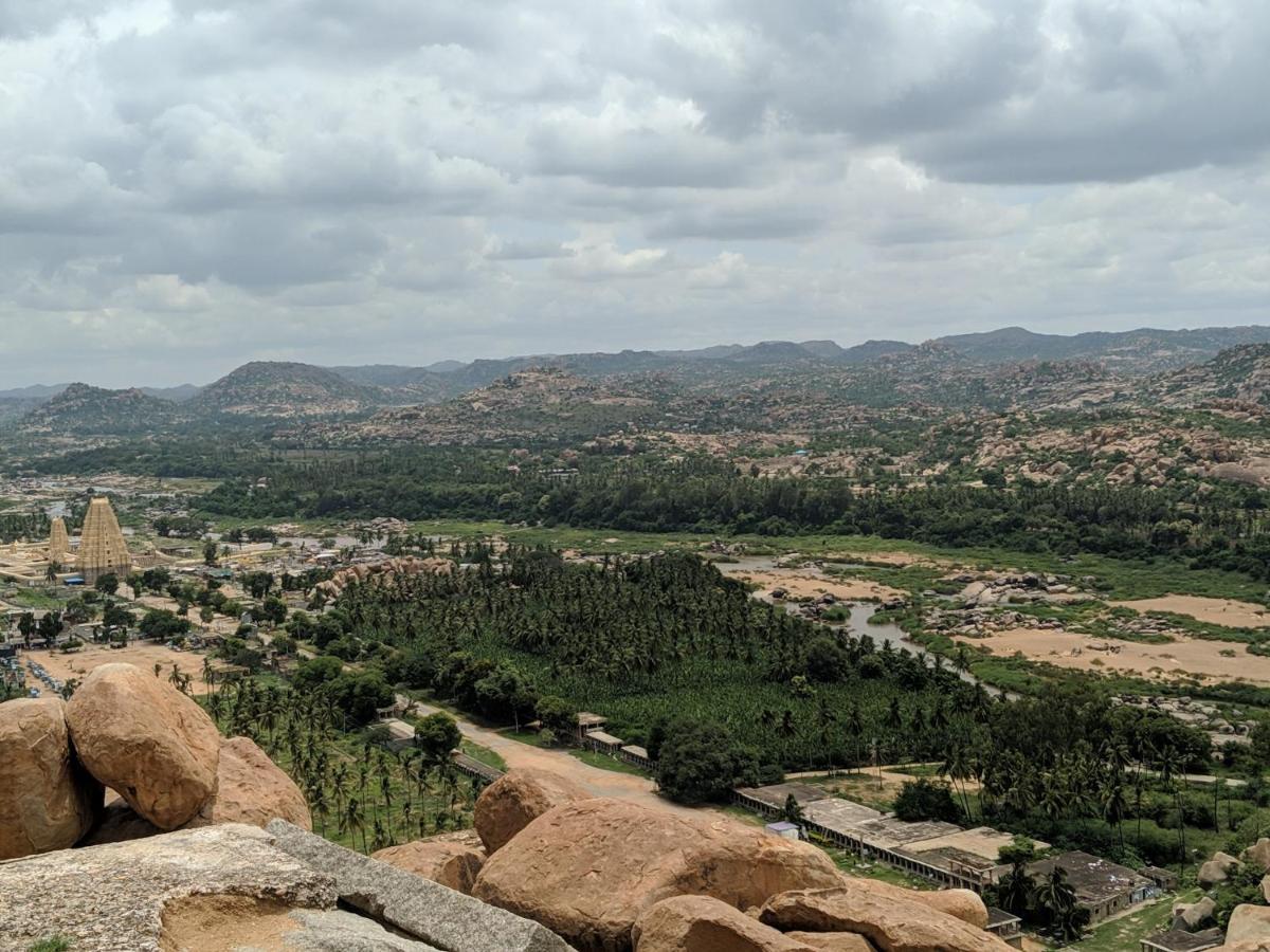 Hotel Varsha Hampi Buitenkant foto