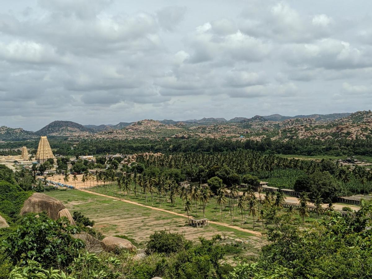 Hotel Varsha Hampi Buitenkant foto