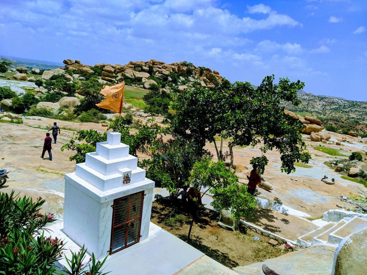 Hotel Varsha Hampi Buitenkant foto