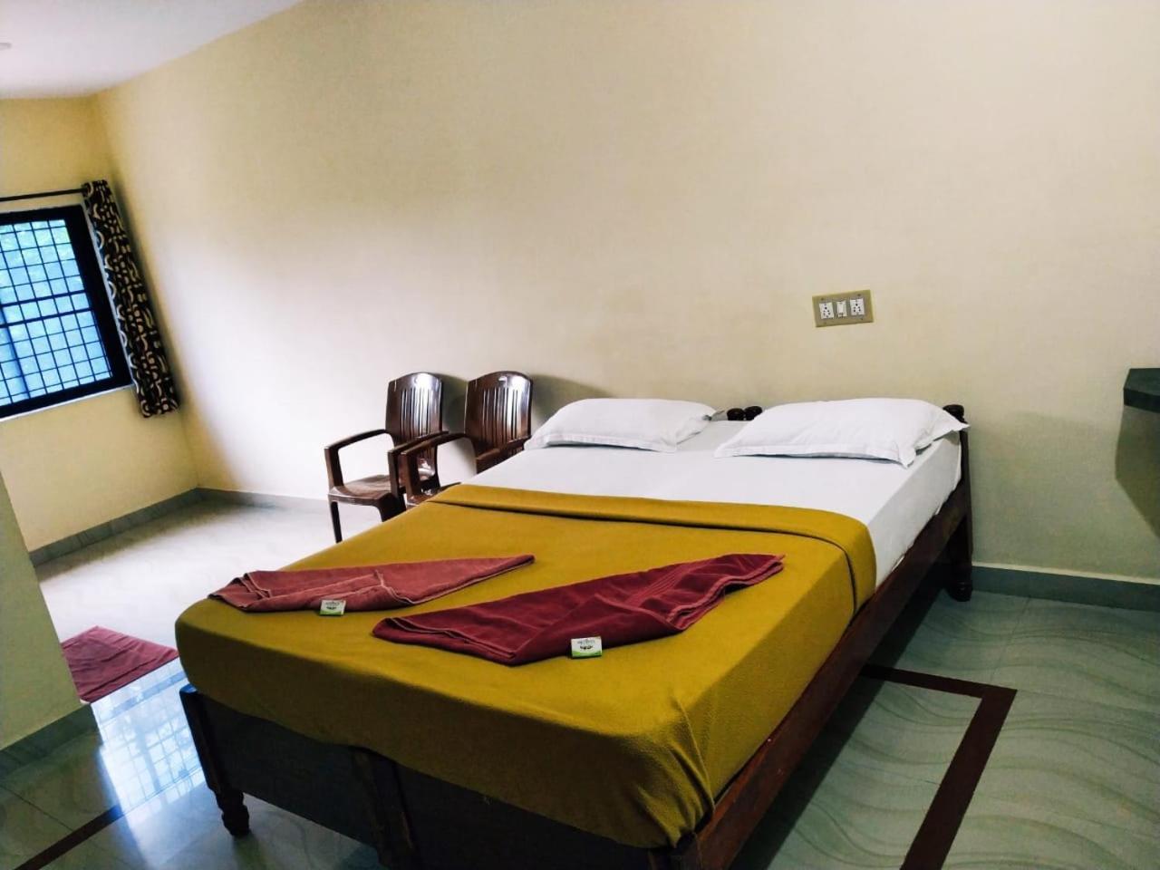 Hotel Varsha Hampi Buitenkant foto