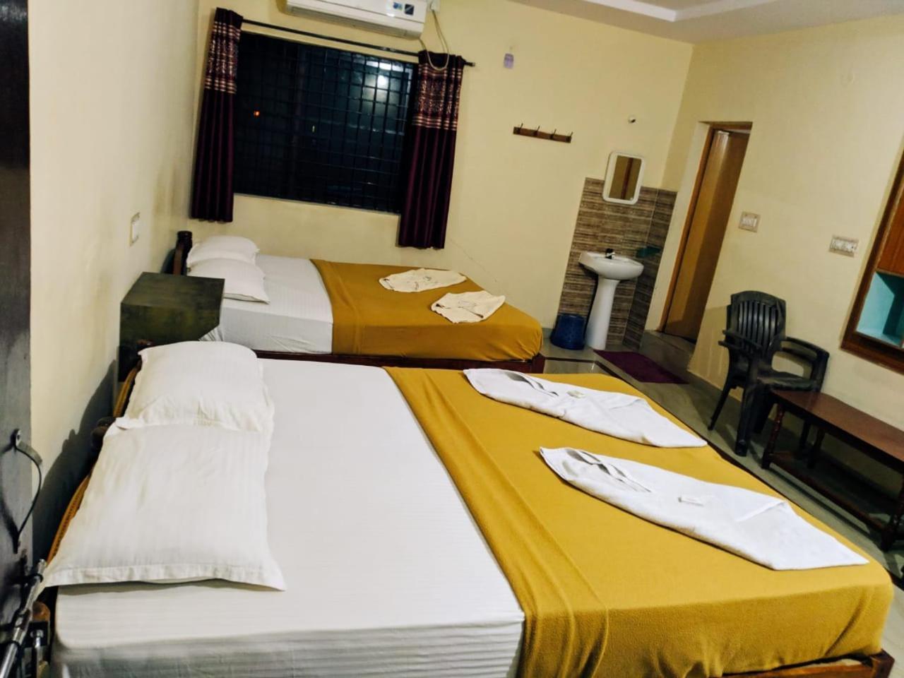 Hotel Varsha Hampi Buitenkant foto