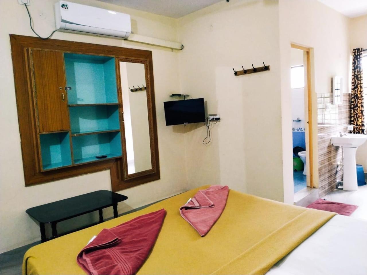 Hotel Varsha Hampi Buitenkant foto