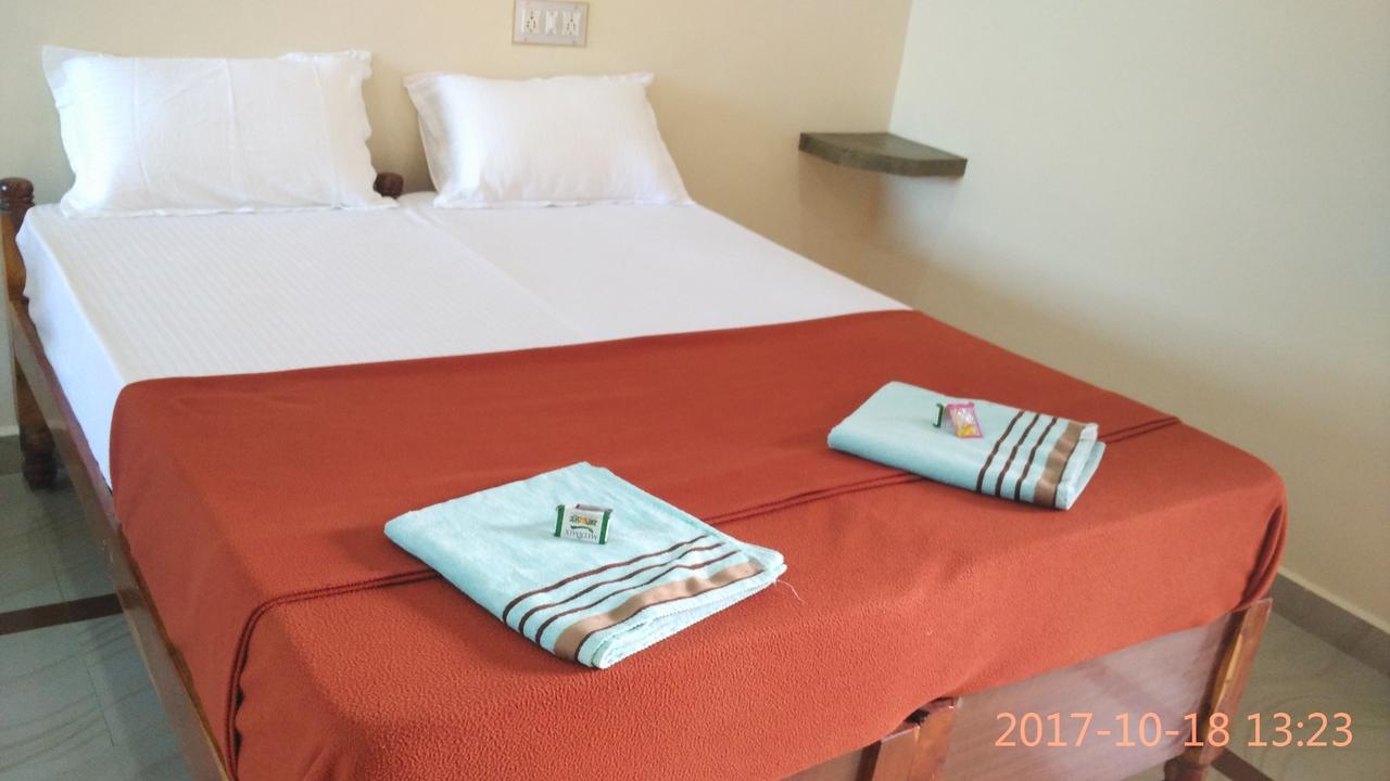 Hotel Varsha Hampi Buitenkant foto