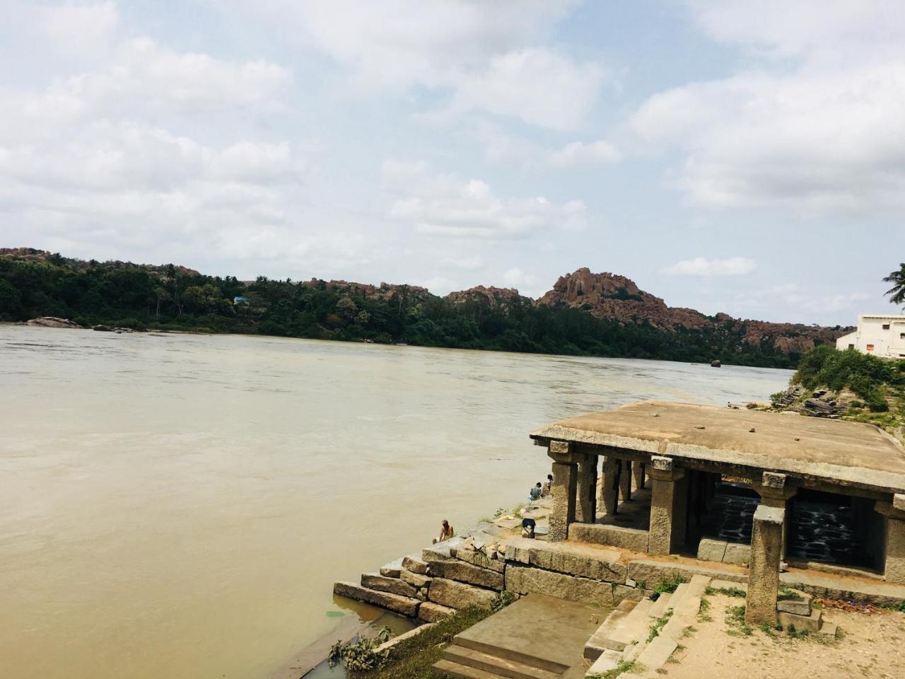 Hotel Varsha Hampi Buitenkant foto