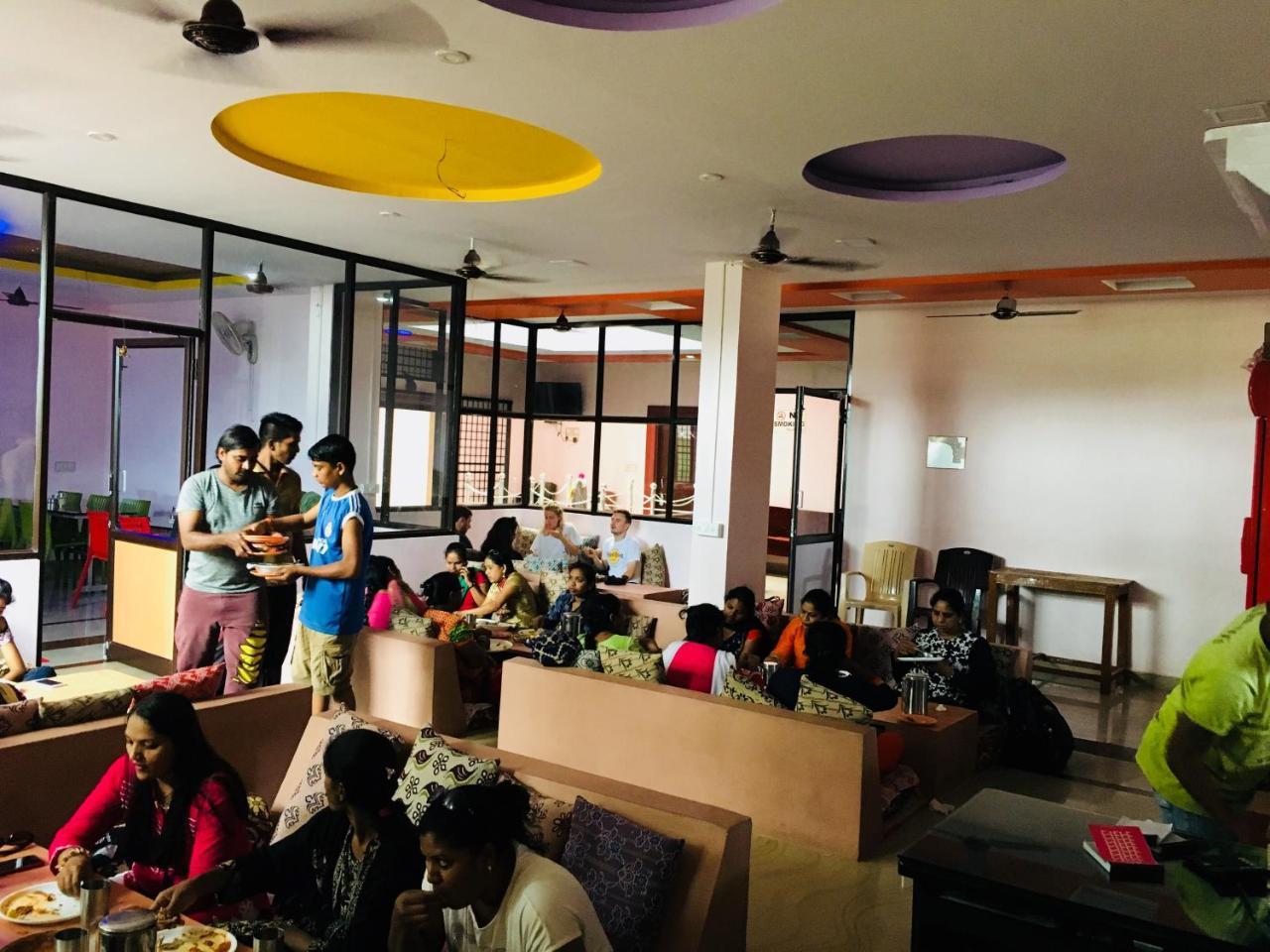 Hotel Varsha Hampi Buitenkant foto