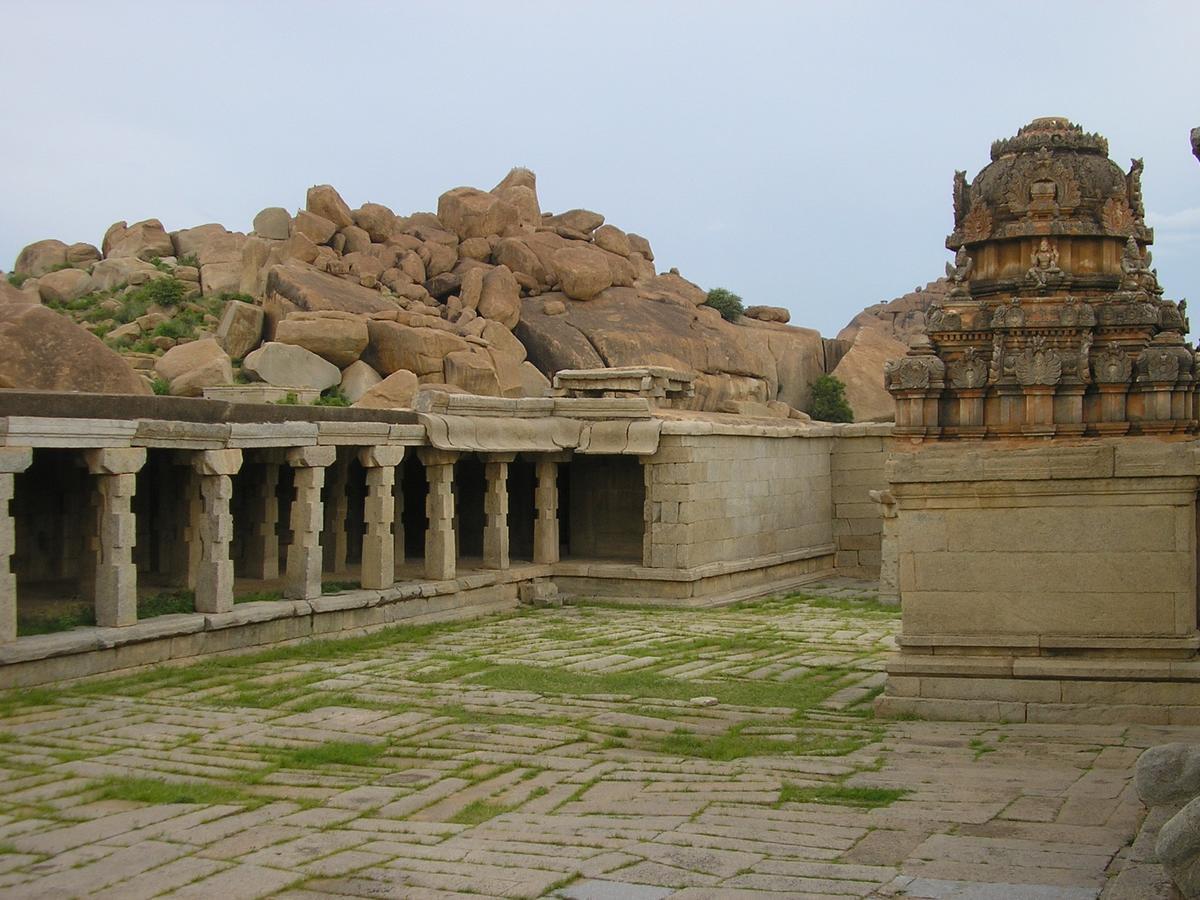 Hotel Varsha Hampi Buitenkant foto