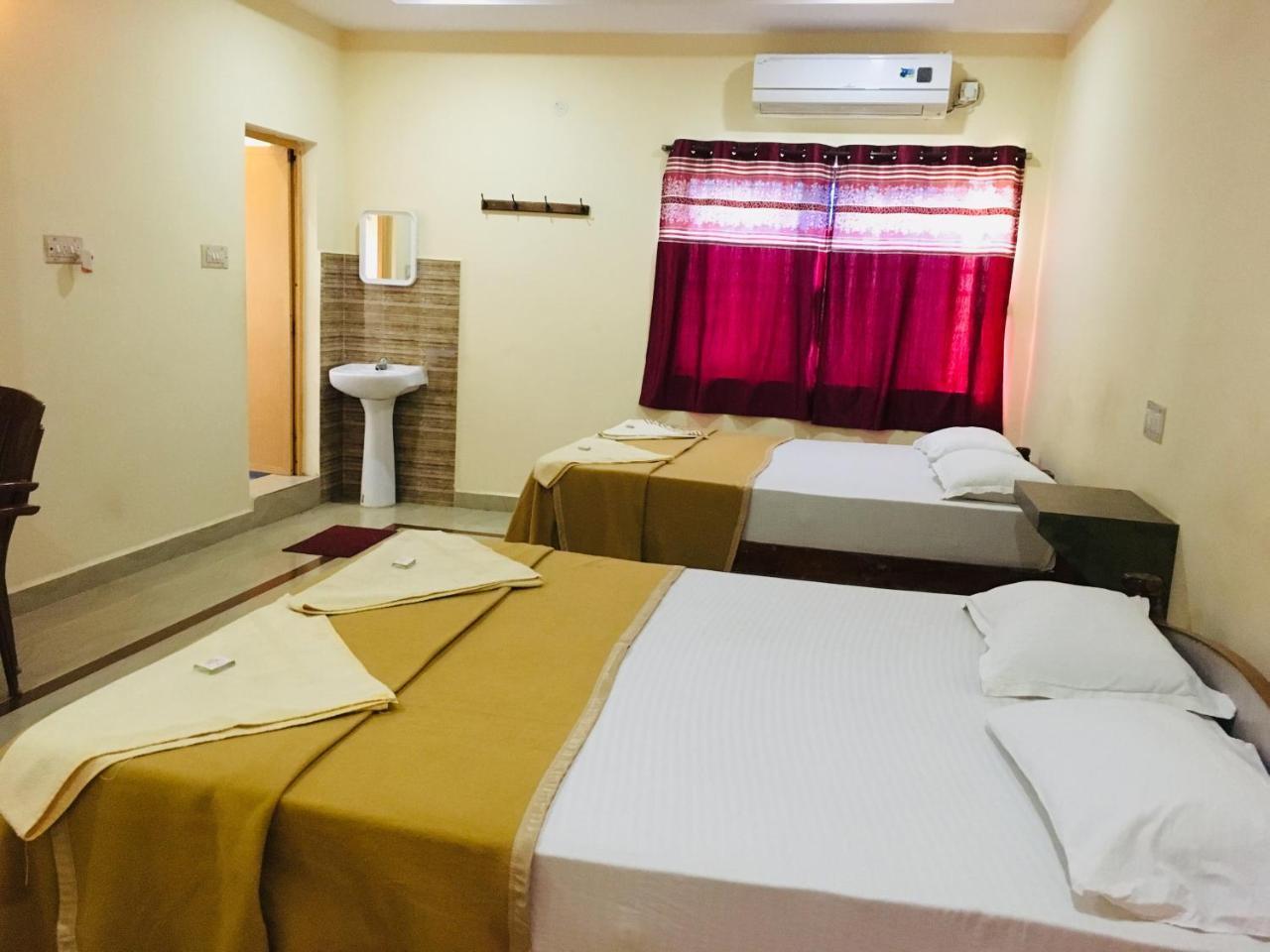 Hotel Varsha Hampi Buitenkant foto