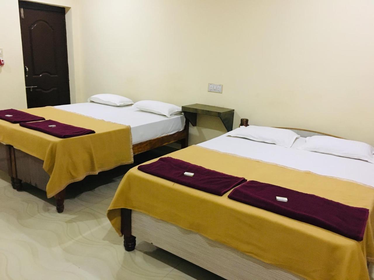 Hotel Varsha Hampi Buitenkant foto