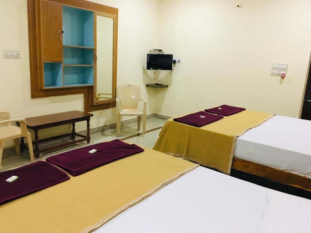 Hotel Varsha Hampi Buitenkant foto