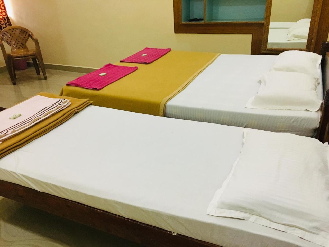 Hotel Varsha Hampi Buitenkant foto