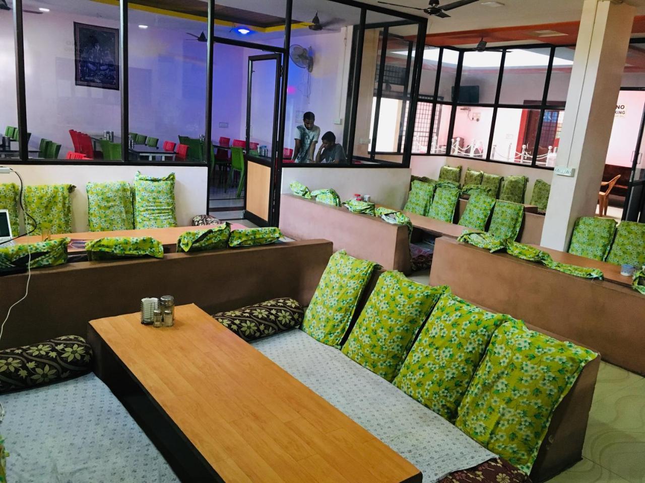 Hotel Varsha Hampi Buitenkant foto